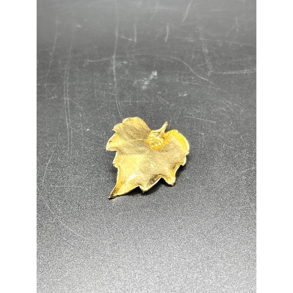 Gold Tone Leaf Pendant Charm Nature Inspired Jewelry Women Accessory Vtg Style